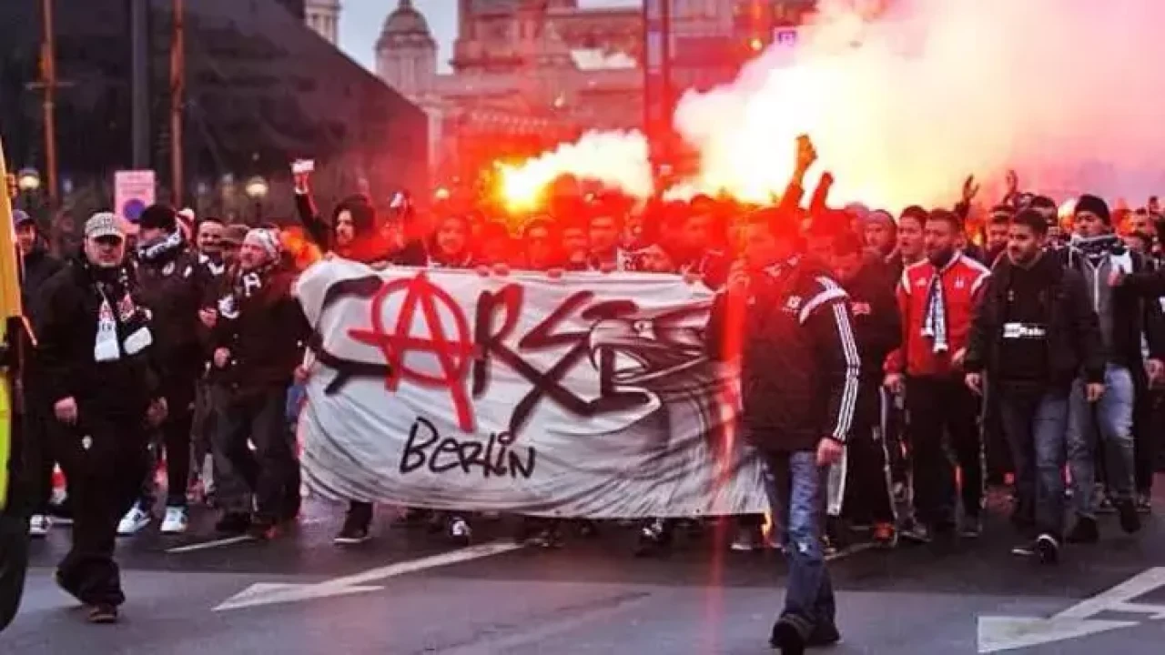 ÇARŞI BERLİN, Twente Maçınada Tribünde Olamıycağını Açıkladı: