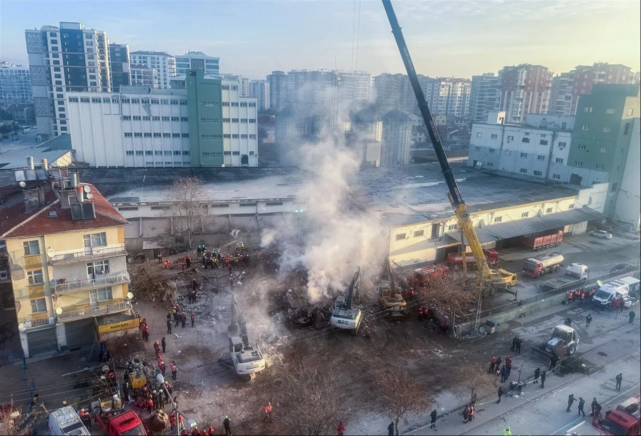 Konya'da Çöken Binada 2 Kişinin Cansız Bedeni Bulundu