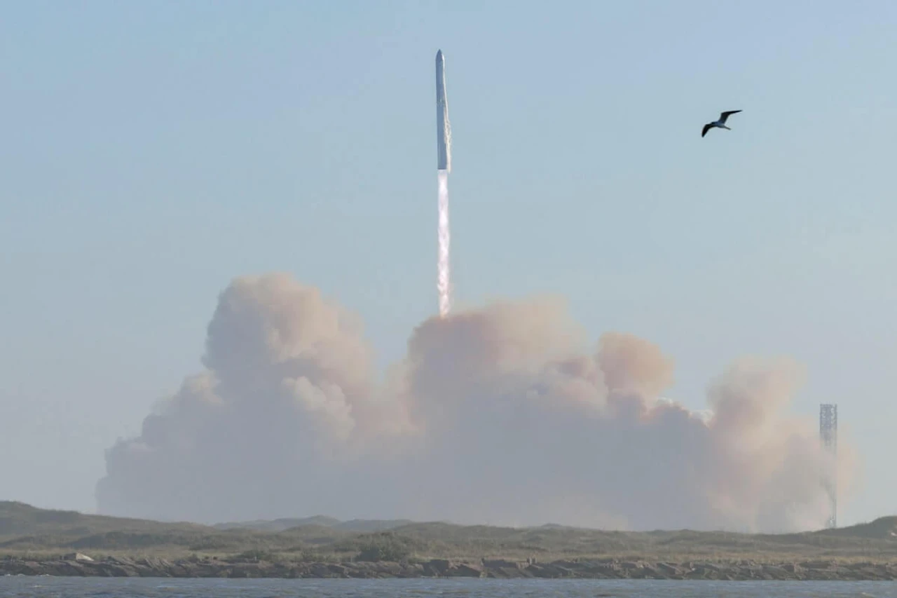 Starship'in Test Uçuşunda Gerilim ve Umut Bir Arada: 8 Dakikalık Yolculuk Parçalanmayla Sonlandı