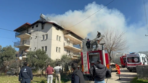 Çatı Katı Yangınında 5 Kişi Dumandan Etkilendi