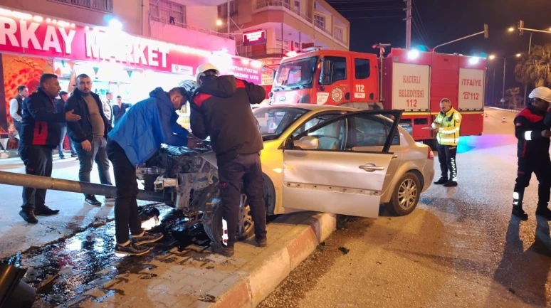 İki otomobilin çarpıştığı kaza kamerada: 2 yaralı